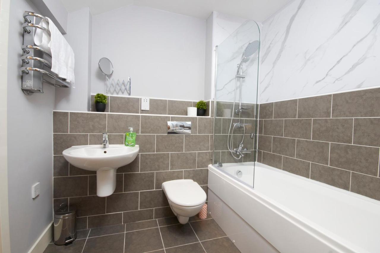 Duplex Yorkshire Penthouse - Parking Appartement Batley Buitenkant foto